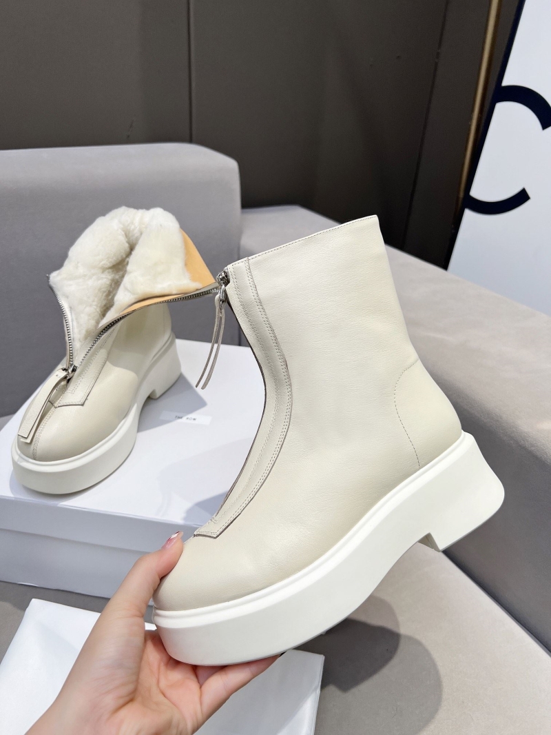 The R0w boots